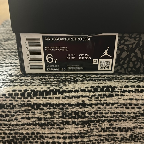 Air Jordan 3 Retro GS white/fire red/black cement size 6Y EUC with box - Picture 7 of 7